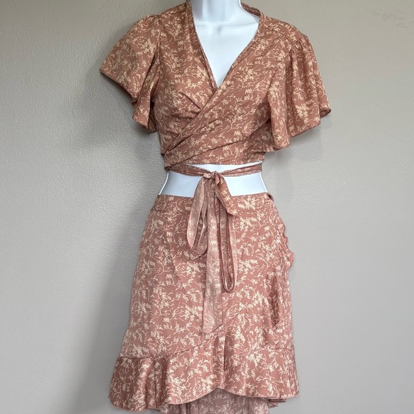 SHEIN Two Piece Skirt and Wrap Around Top Light Pink Womens Medium - Picture 2 of 8